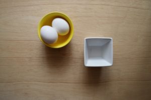 Read more about the article Devemos oferecer ovo ao bebê na introdução alimentar?