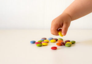 Read more about the article A partir de que idade a criança pode comer açúcar?