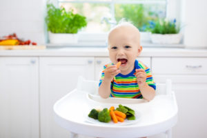 Read more about the article Crianças vegetarianas: como fazer a introdução alimentar e conduzir a alimentação?